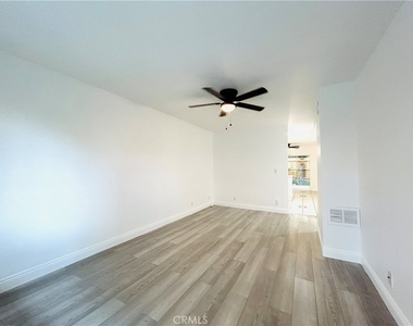 857 N Vineyard - Photo Thumbnail 3