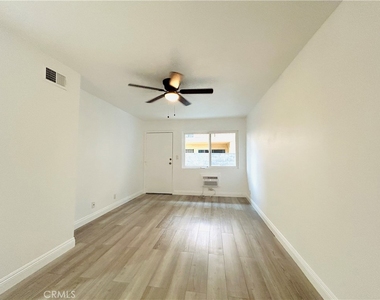 857 N Vineyard - Photo Thumbnail 4