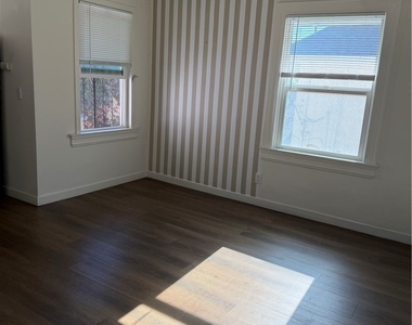1820 W 22nd Street - Photo Thumbnail 4