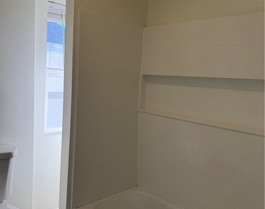 1820 W 22nd Street - Photo Thumbnail 6