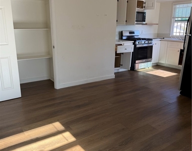 1820 W 22nd Street - Photo Thumbnail 7
