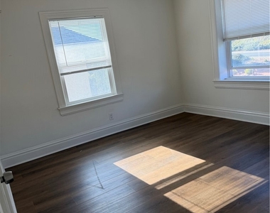 1820 W 22nd Street - Photo Thumbnail 3