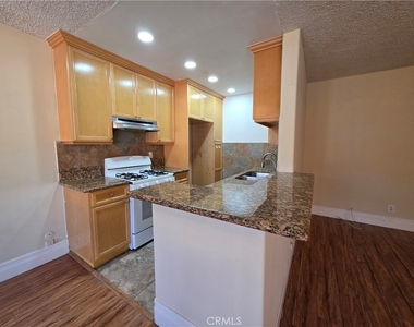 1035 Western - Photo Thumbnail 11