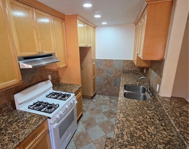 1035 Western - Photo Thumbnail 12