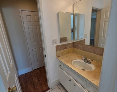 1035 Western - Photo Thumbnail 31