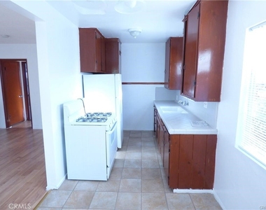 5832 Camerford Avenue - Photo Thumbnail 4