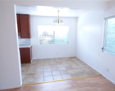 5832 Camerford Avenue - Photo Thumbnail 7