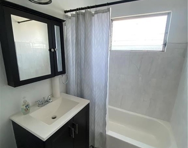 5832 Camerford Avenue - Photo Thumbnail 3