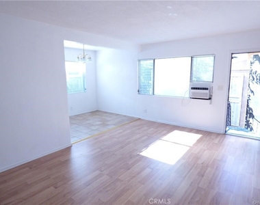 5832 Camerford Avenue - Photo Thumbnail 8