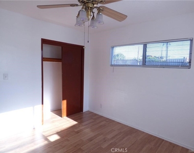 5832 Camerford Avenue - Photo Thumbnail 10
