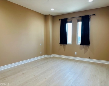 5555 Carpenter - Photo Thumbnail 14
