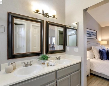 10741 Dulsie Ln - Photo Thumbnail 10