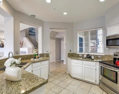 10741 Dulsie Ln - Photo Thumbnail 6