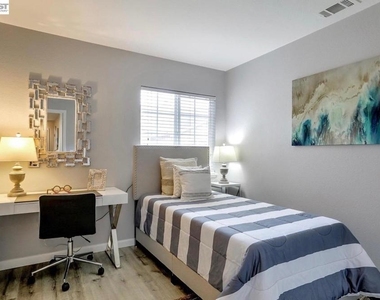 10741 Dulsie Ln - Photo Thumbnail 9