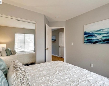 10741 Dulsie Ln - Photo Thumbnail 8