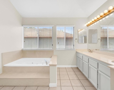 880 Woodsong Lane - Photo Thumbnail 46