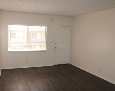 14108 Doty Avenue - Photo Thumbnail 8