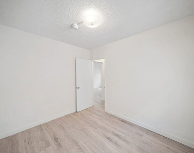 8633 Denver Avenue - Photo Thumbnail 11