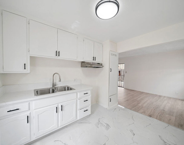 8633 Denver Avenue - Photo Thumbnail 2