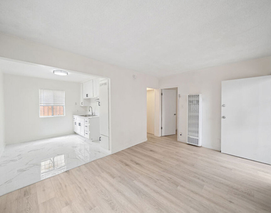 8633 Denver Avenue - Photo Thumbnail 4