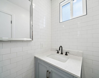 1039 N Harper Avenue - Photo Thumbnail 9