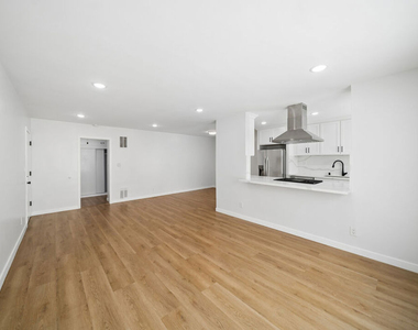 1039 N Harper Avenue - Photo Thumbnail 1