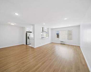 1039 N Harper Avenue - Photo Thumbnail 4