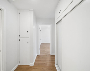 1039 N Harper Avenue - Photo Thumbnail 11