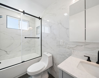 1039 N Harper Avenue - Photo Thumbnail 14