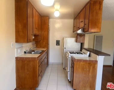 12300 Pacific Avenue - Photo Thumbnail 3