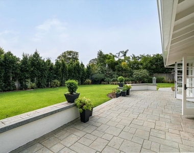 1146 Corsica Drive - Photo Thumbnail 6