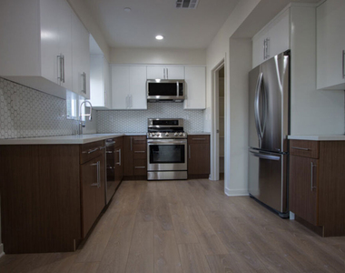 4924 Laurel Canyon - Photo Thumbnail 6