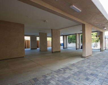 4924 Laurel Canyon - Photo Thumbnail 21