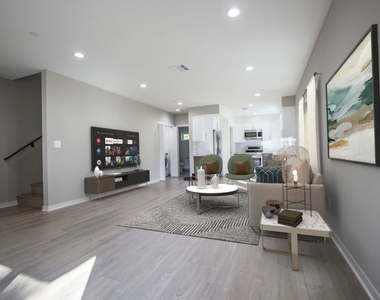 4924 Laurel Canyon - Photo Thumbnail 7