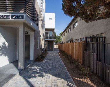 4924 Laurel Canyon - Photo Thumbnail 3