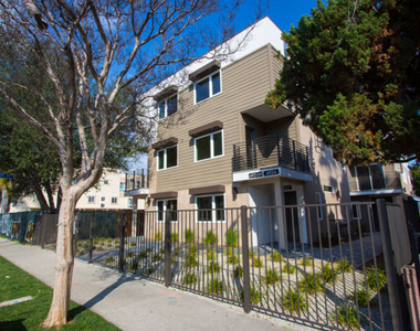 4924 Laurel Canyon - Photo Thumbnail 1