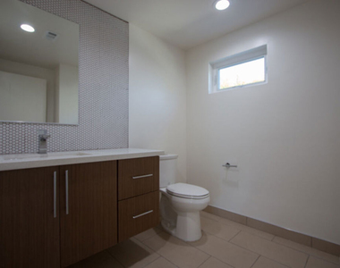 4924 Laurel Canyon - Photo Thumbnail 11