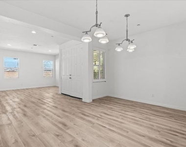 11962 Alpine Drive - Photo Thumbnail 9