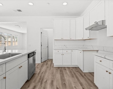 11962 Alpine Drive - Photo Thumbnail 16