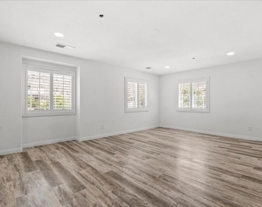11962 Alpine Drive - Photo Thumbnail 6