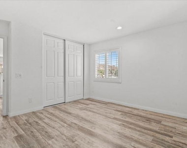 11962 Alpine Drive - Photo Thumbnail 32