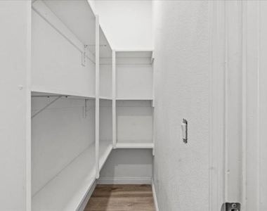 11962 Alpine Drive - Photo Thumbnail 25