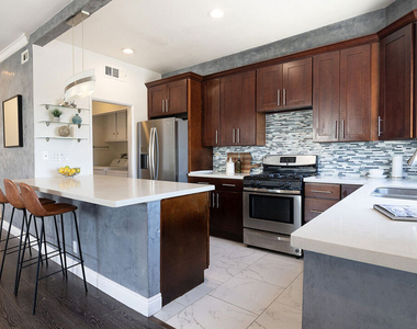1101 Rexford Drive - Photo Thumbnail 4
