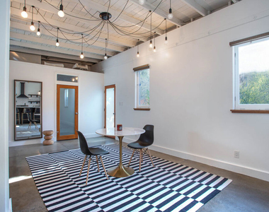 748 N Citrus Avenue - Photo Thumbnail 3