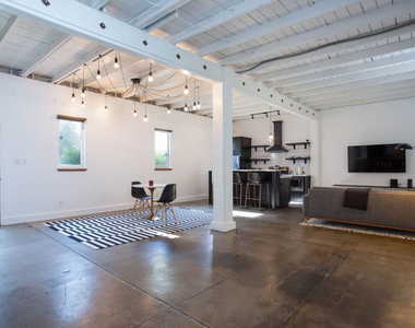748 N Citrus Avenue - Photo Thumbnail 2