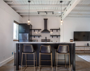 748 N Citrus Avenue - Photo Thumbnail 4