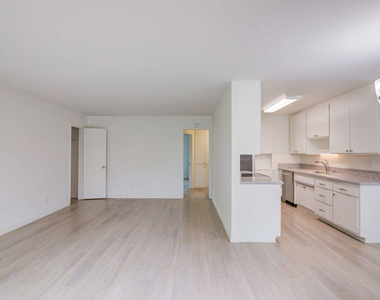2020 Graham Avenue - Photo Thumbnail 5