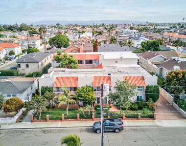2020 Graham Avenue - Photo Thumbnail 3