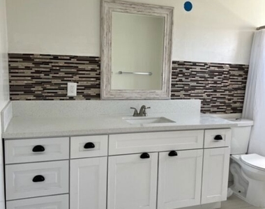 3568 S Budlong Avenue - Photo Thumbnail 1