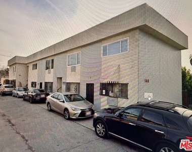 3568 S Budlong Avenue - Photo Thumbnail 8